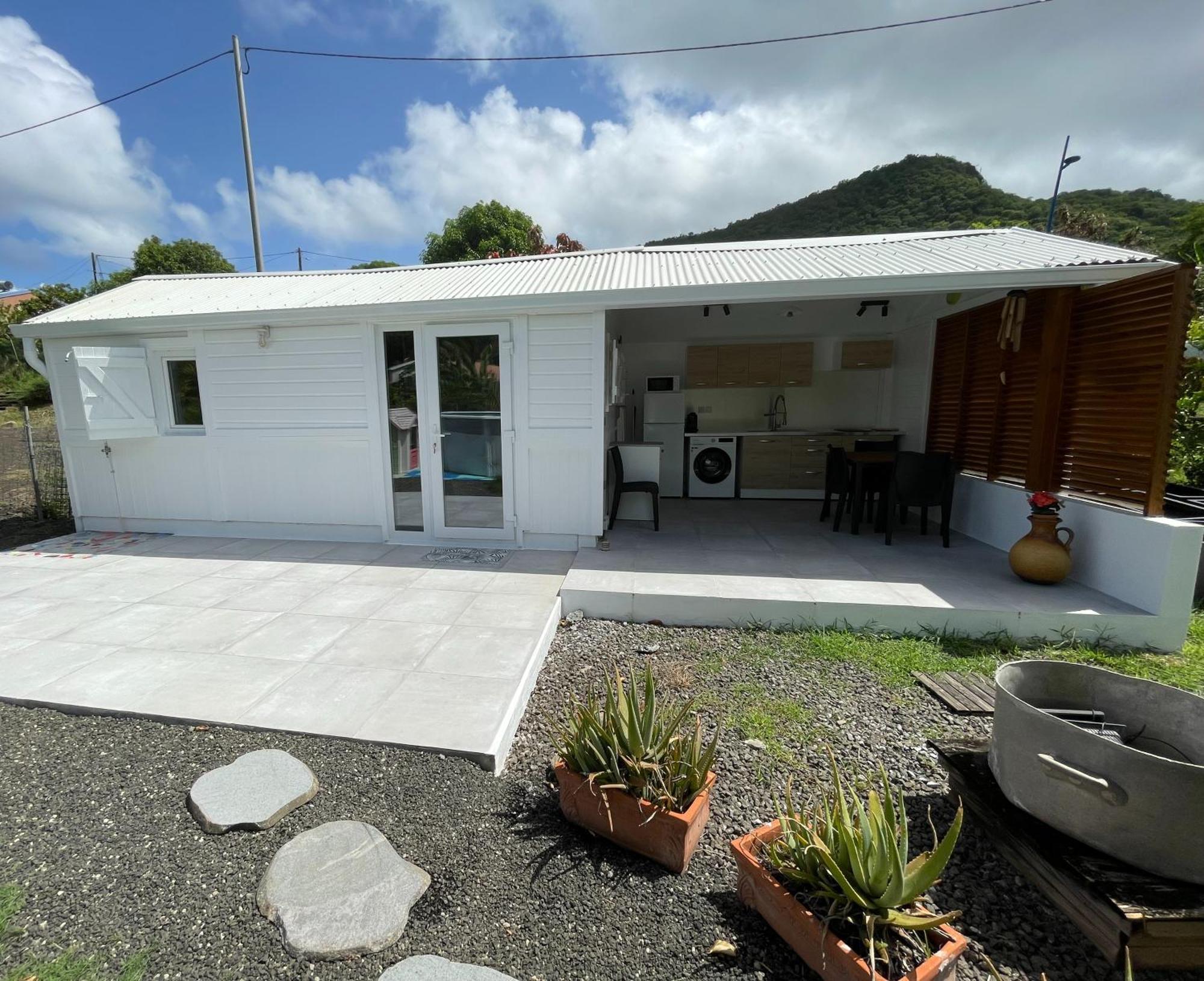 Bungalow "Doussin' Kreyol", Au Calme A 150M De La Plage Grande Anse Екстериор снимка
