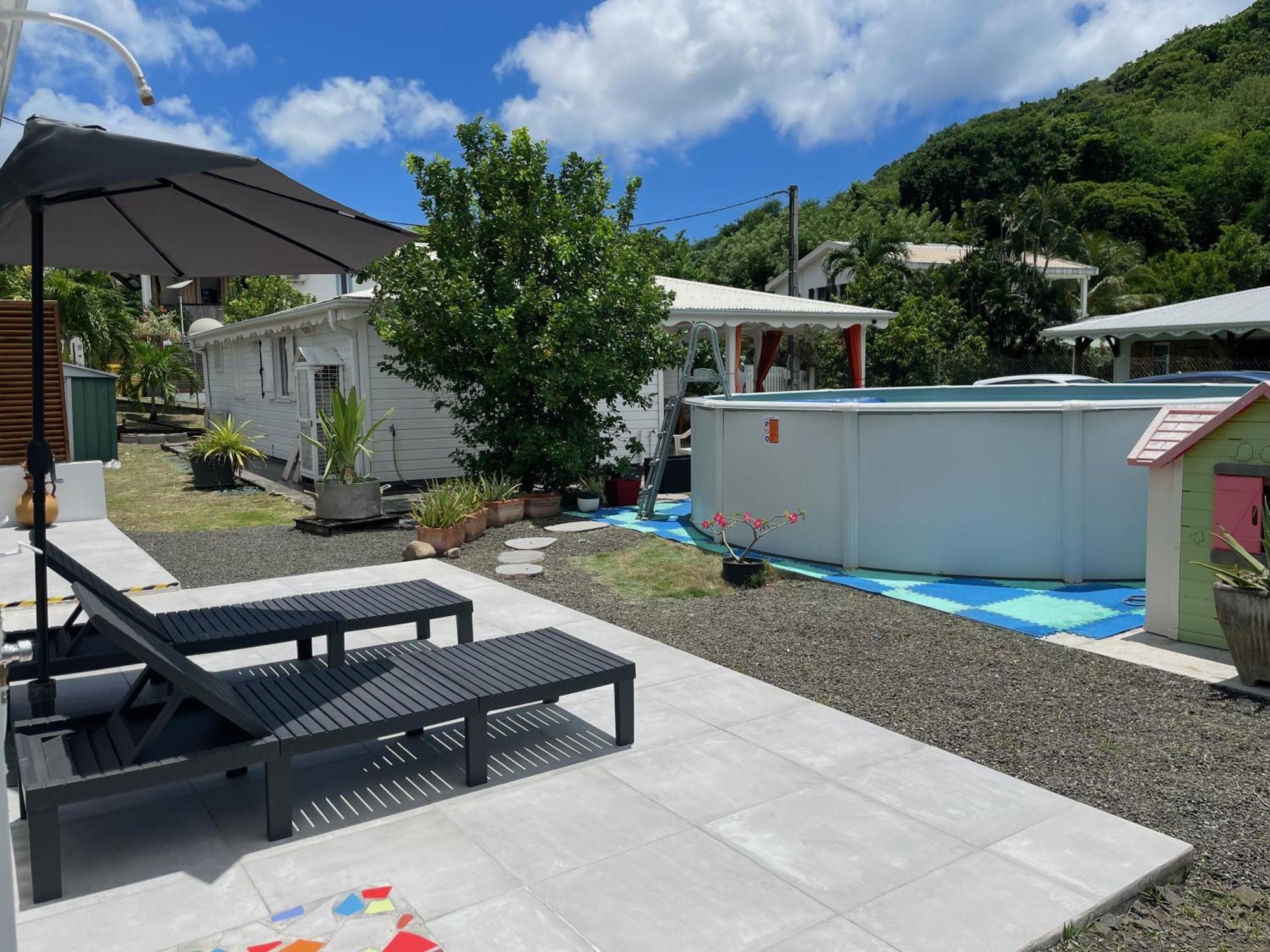 Bungalow "Doussin' Kreyol", Au Calme A 150M De La Plage Grande Anse Екстериор снимка