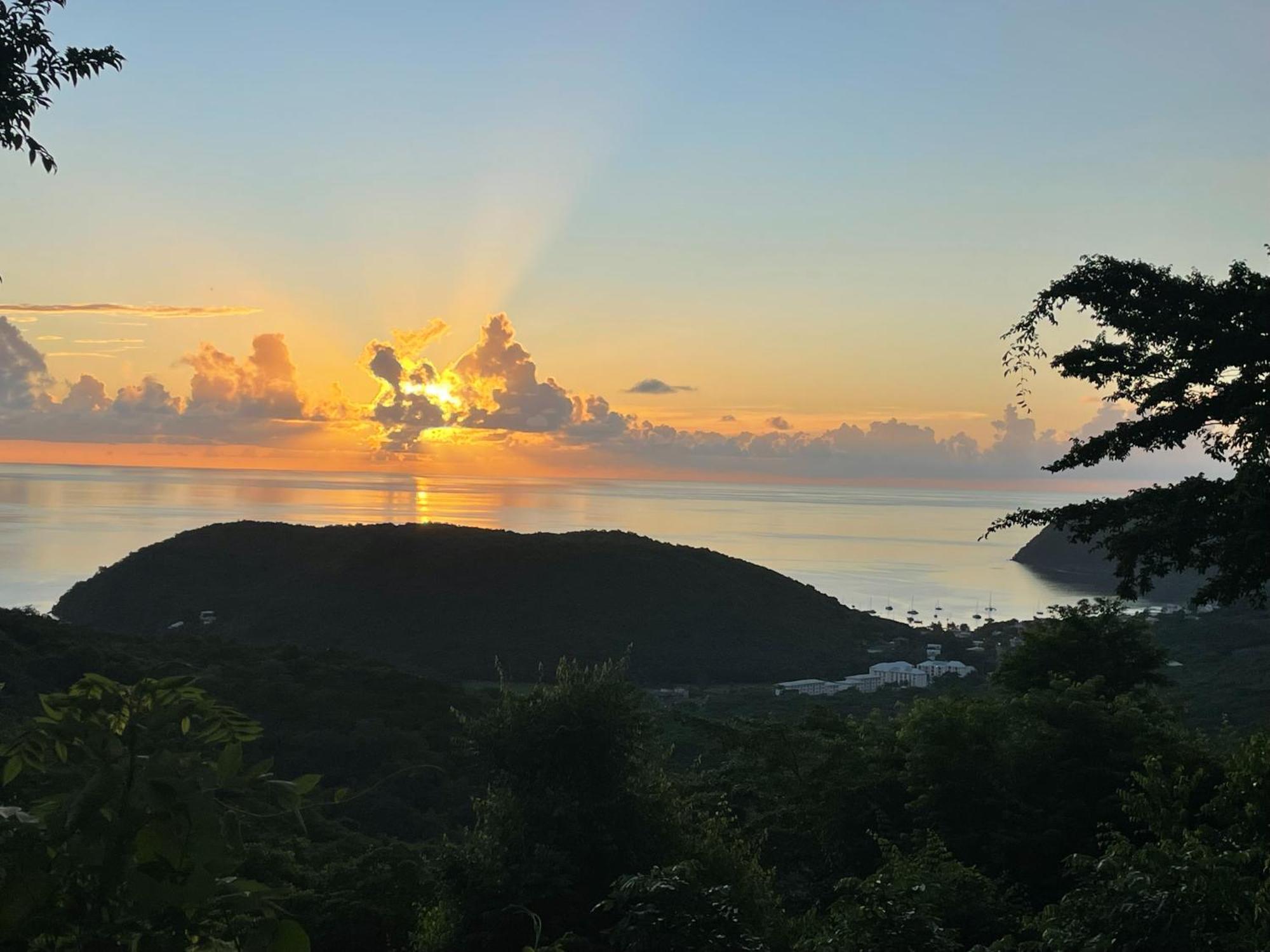 Bungalow "Doussin' Kreyol", Au Calme A 150M De La Plage Grande Anse Екстериор снимка
